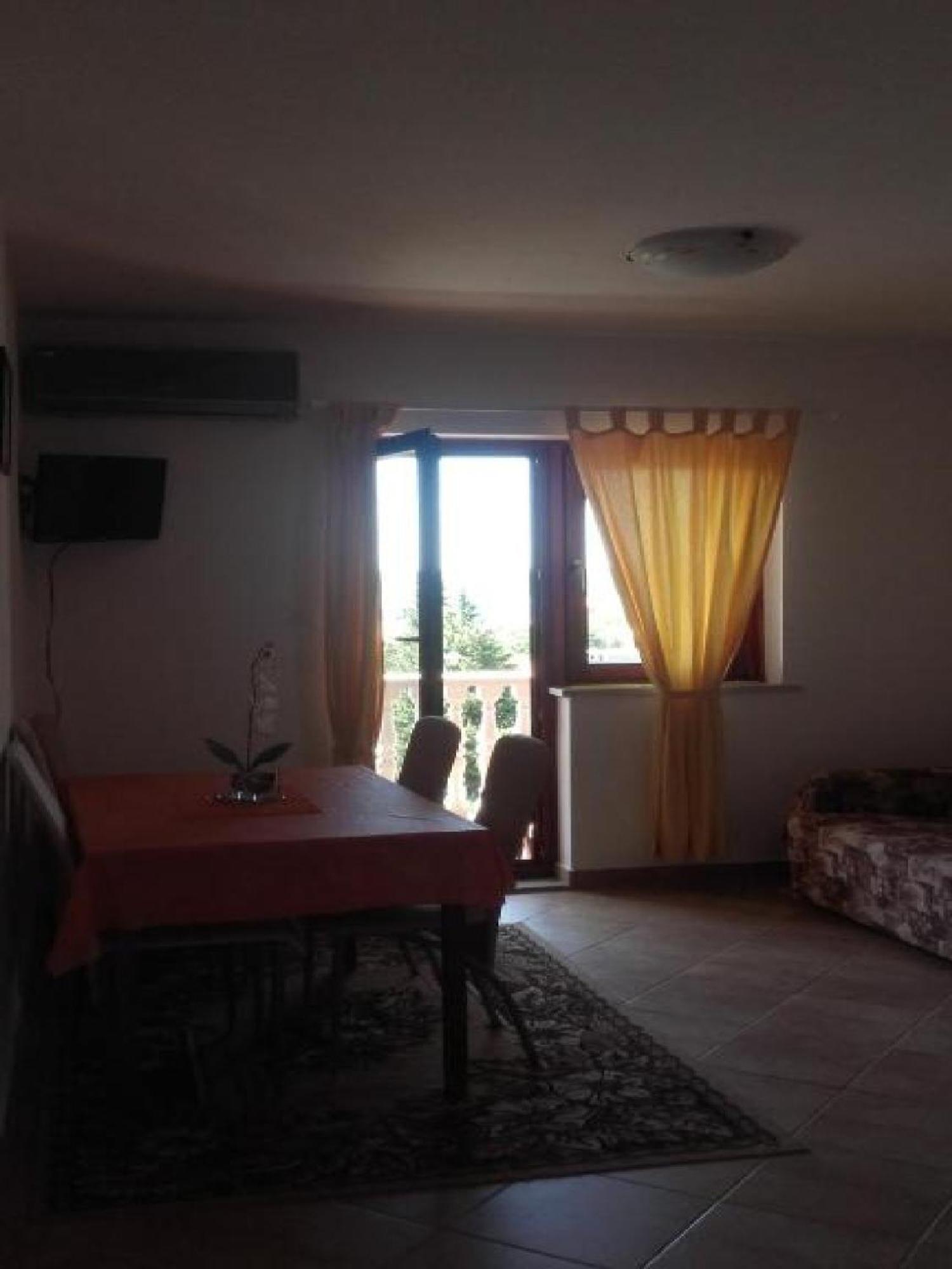 Apartments Smilje I Maslina Gornji Karin Quarto foto