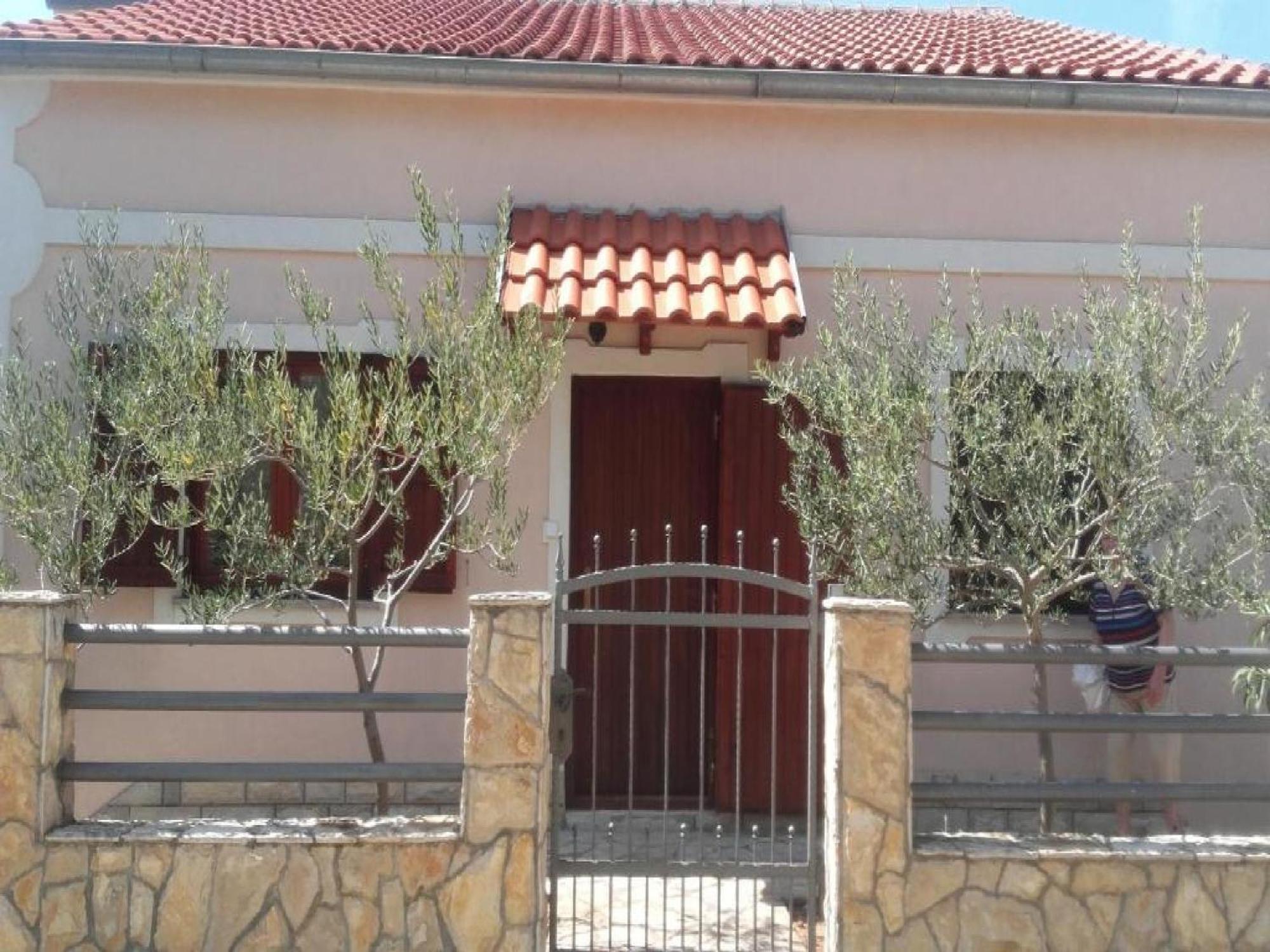 Apartments Smilje I Maslina Gornji Karin Quarto foto